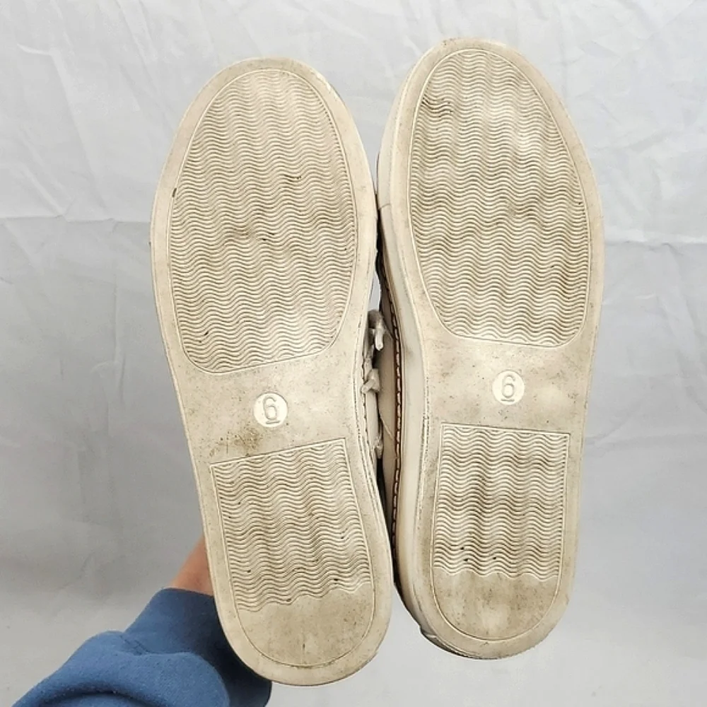 Crown Vintage Kalinda Pebbled‎ Leather Sneaker